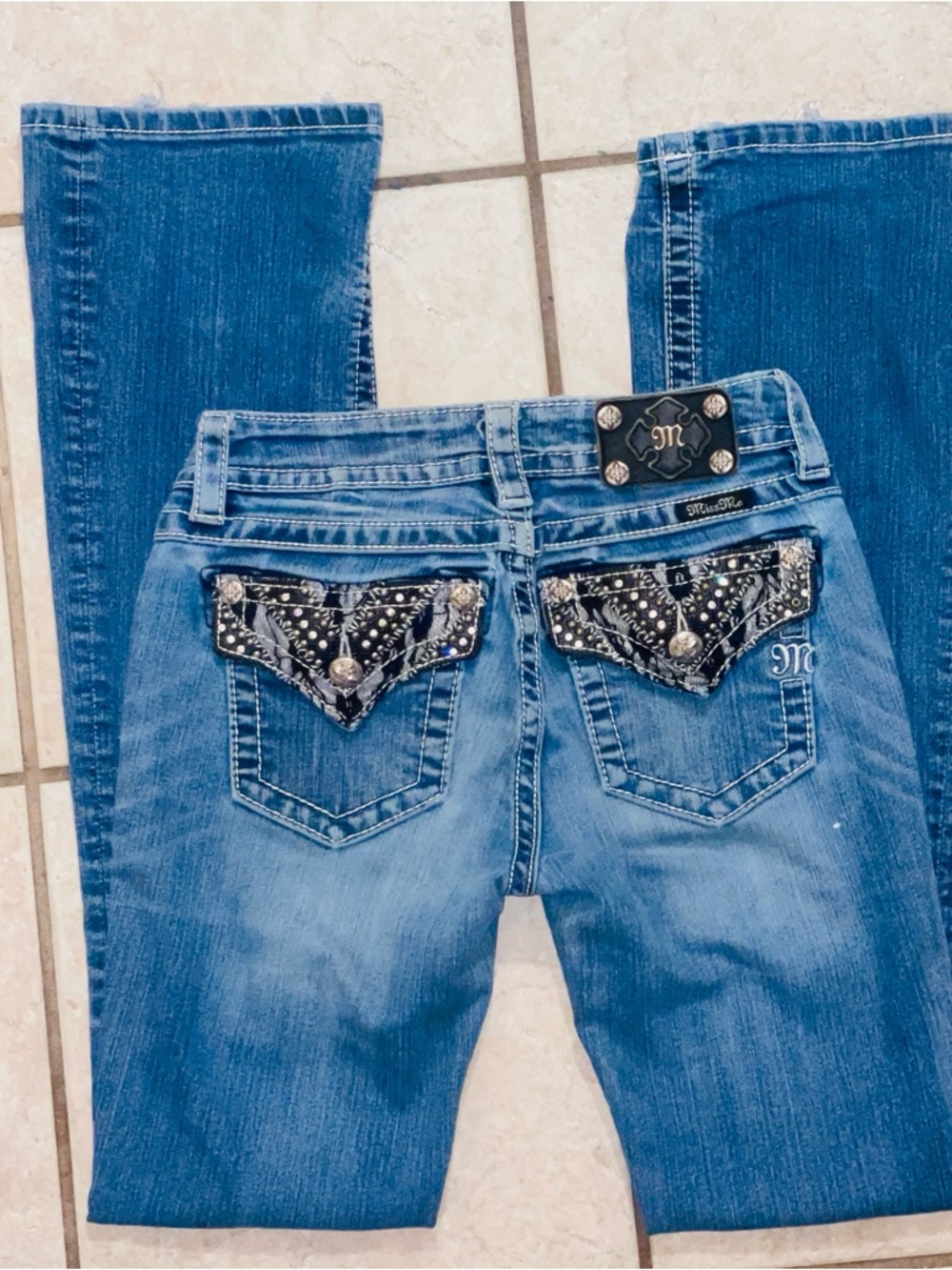 Miss Me Bootcut Jeans Size 26 with Embellished Back Pockets READ DESCRIPTION